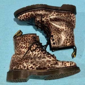 US 8/UK 6 Doc Dr. Martens Women's Leopard Cheetah Lace Boots
